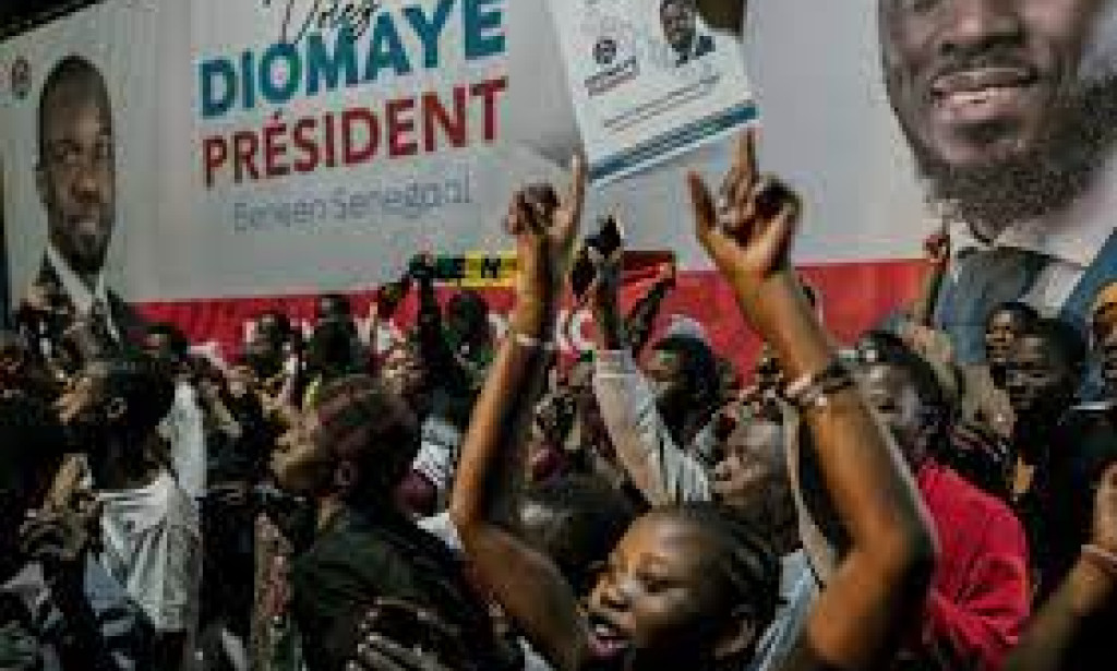 Dans un retournement de situation politique inattendu, l'opposant Bassirou Diomaye Faye, candidat du parti Pastef, sorti de prison il y a seulement dix jours, se retrouve en tête des résulta
