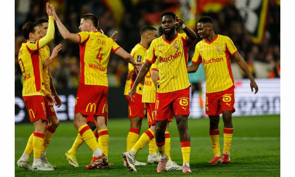 Lens s'offre un festival face à Angers et reprend provisoirement la tête en Ligue 1