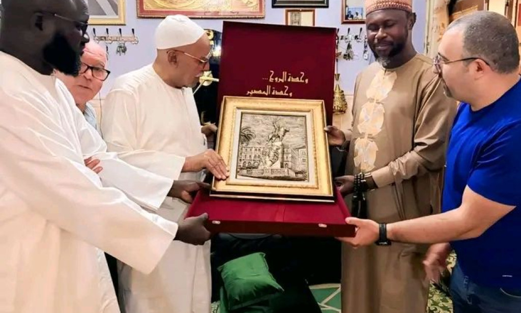 International : Un natif de kaolack honoré par Iman Travel Agency pour son rôle dans le rapprochement entre le Sénégal et l’Algérie